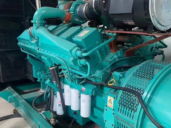 贺州更换100kW柴油发电机组机油时，需要注意哪些事项？